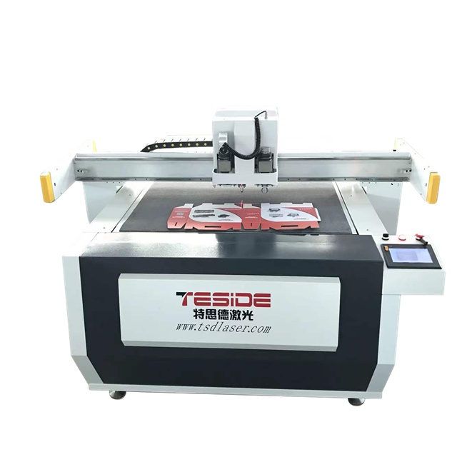 M&aacute;quina autom&aacute;tica de corte de tela digital textil para prendas de vestir