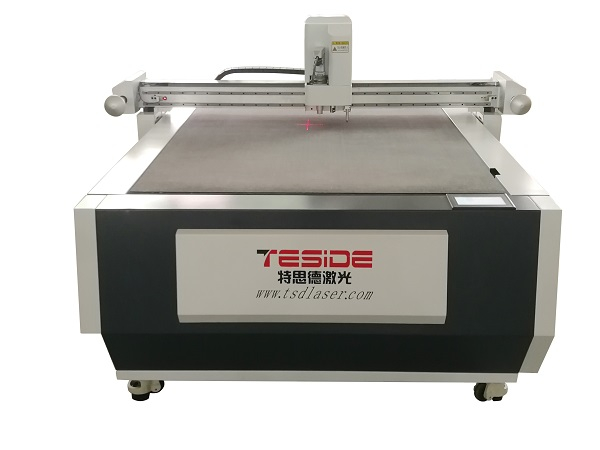M&aacute;quina autom&aacute;tica de corte digital de t&ecirc;xteis para vestu&aacute;rio CNC