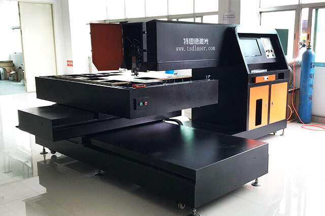 M&aacute;quina de corte a laser para placas