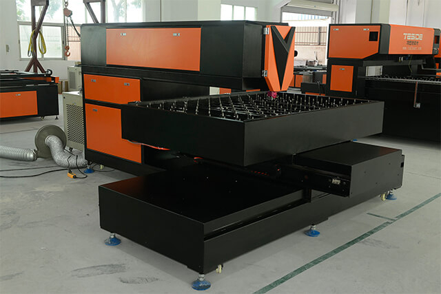 M&aacute;quina cortadora l&aacute;ser de tablero troquelado TSD-LC600-1218-600Watt